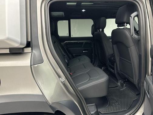 2025 Land Rover Defender 110 P400 S
