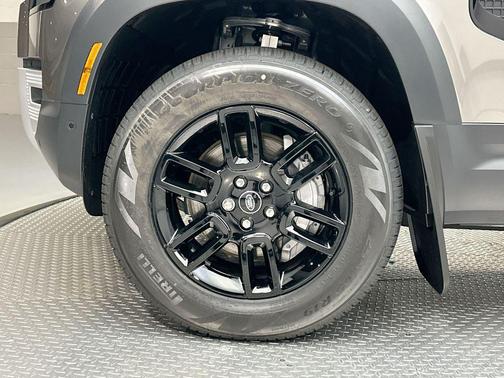 2025 Land Rover Defender 110 P400 S