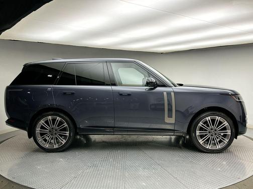 2025 Land Rover Range Rover P400 SE