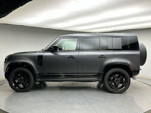 2026 Land Rover Defender 110 V8