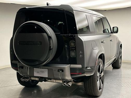 2026 Land Rover Defender 110 V8