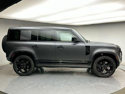 2026 Land Rover Defender 110 V8