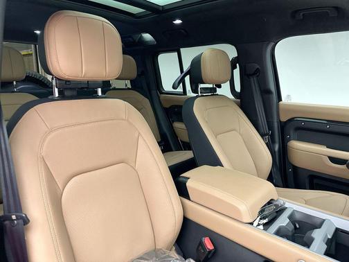 2026 Land Rover Defender 110 V8