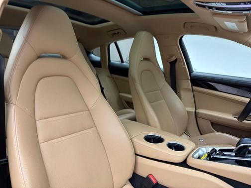 2020 Porsche Panamera 4