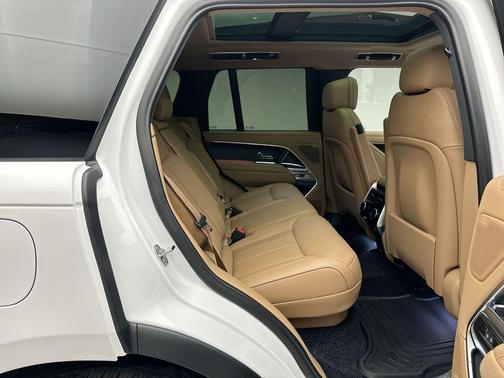 Ostuni Pearl White 2025 Land Rover Range Rover P400 SE