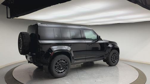 Narvik Black 2026 Land Rover Defender V8