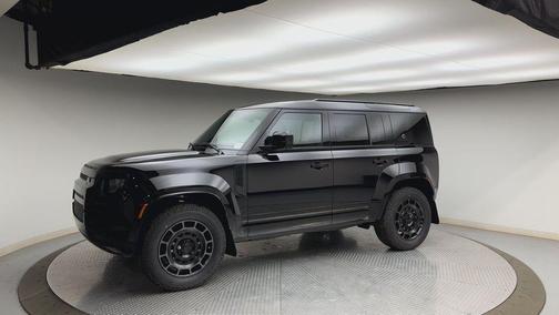 Narvik Black 2026 Land Rover Defender V8