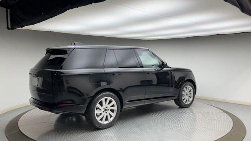 Santorini Black 2026 Land Rover Range Rover P400 SE