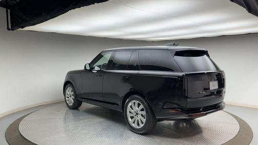 Santorini Black 2026 Land Rover Range Rover P400 SE