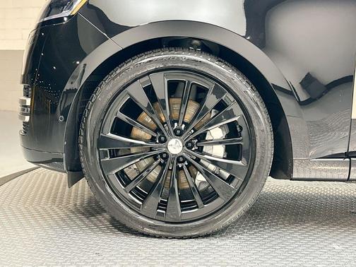 2024 Land Rover Range Rover P530 SE