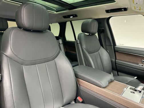 2024 Land Rover Range Rover P530 SE