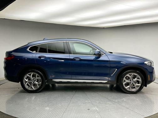 2025 BMW X4 xDrive30i