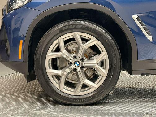 2025 BMW X4 xDrive30i