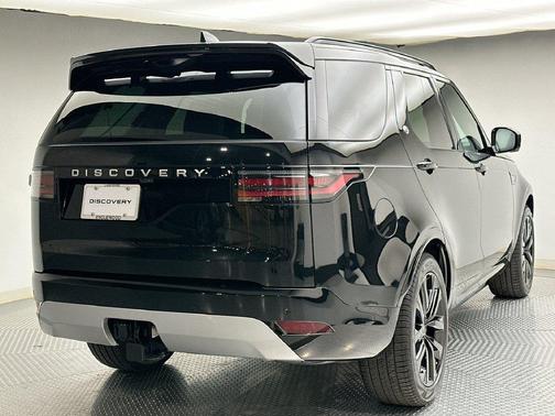 Santorini Black Metallic 2026 Land Rover Discovery Gemini Edition AWD