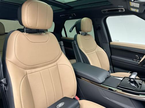 Fuji White 2026 Land Rover Range Rover Sport Dynamic SE