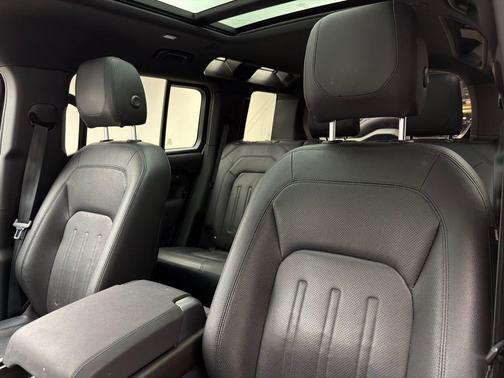 2022 Land Rover Defender 110 S