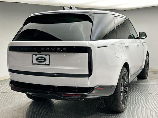 2025 Land Rover Range Rover P530 SE