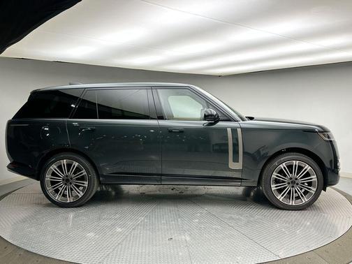 2026 Land Rover Range Rover P400 SE 7 Seat