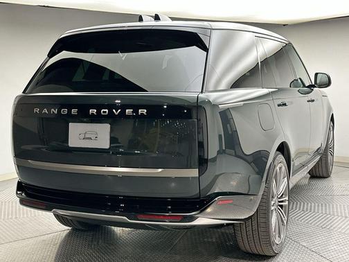 2026 Land Rover Range Rover P400 SE 7 Seat