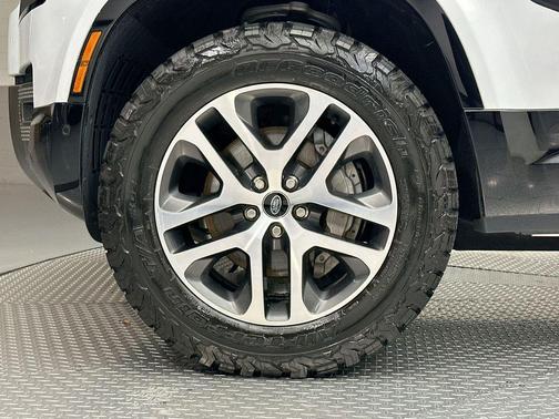 2022 Land Rover Defender 110 X-Dynamic SE