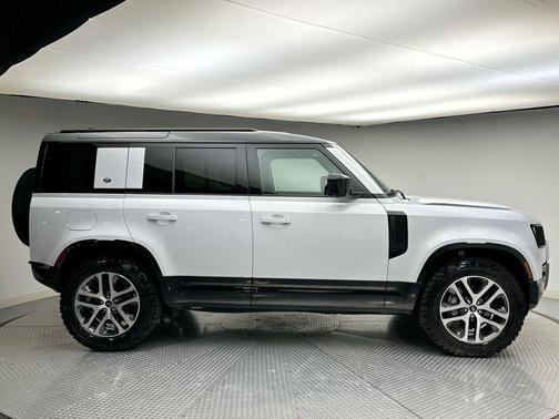 2022 Land Rover Defender 110 X-Dynamic SE