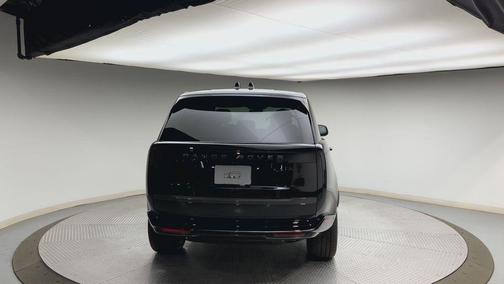 Santorini Black 2026 Land Rover Range Rover P550e SE
