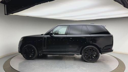 Santorini Black 2026 Land Rover Range Rover P550e SE