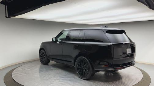 Santorini Black 2026 Land Rover Range Rover P550e SE