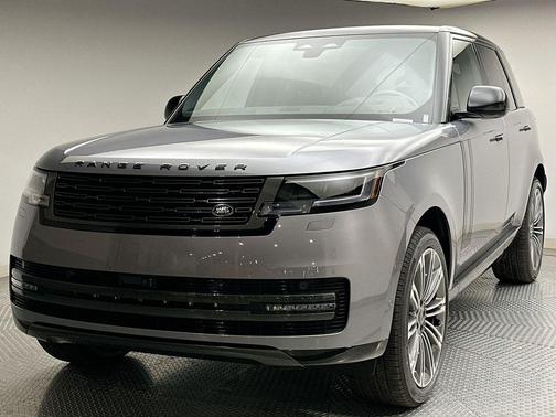 Eiger Grey 2026 Land Rover Range Rover P400 SE