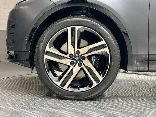 Carpathian Gray Premium Metallic 2026 Land Rover Discovery Gemini Edition AWD