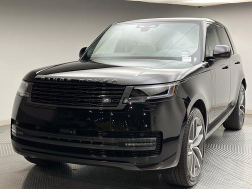 Santorini Black Metallic 2025 Land Rover Range Rover SE