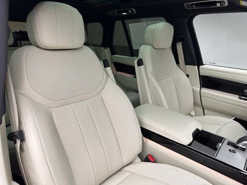 Santorini Black Metallic 2025 Land Rover Range Rover SE