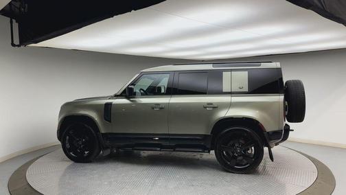 2024 Land Rover Defender P400 X-Dynamic SE