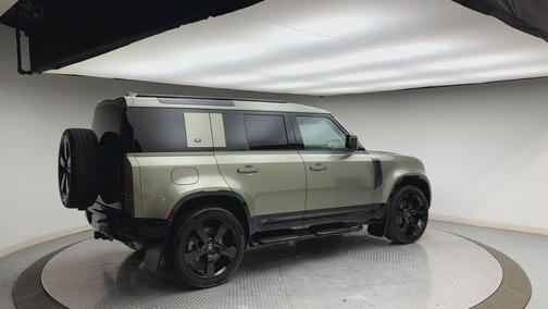 2024 Land Rover Defender P400 X-Dynamic SE