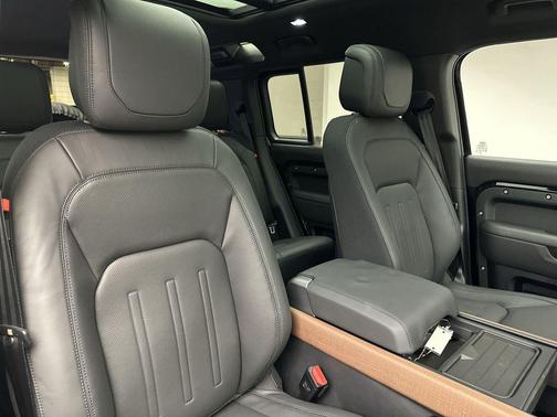 2024 Land Rover Defender P400 X