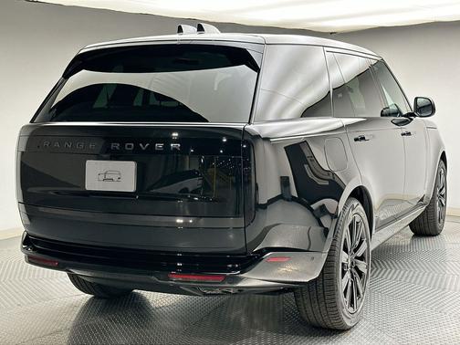 Santorini Black Metallic 2027 Land Rover Range Rover SE