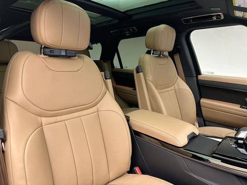 2026 Land Rover Range Rover Sport SE