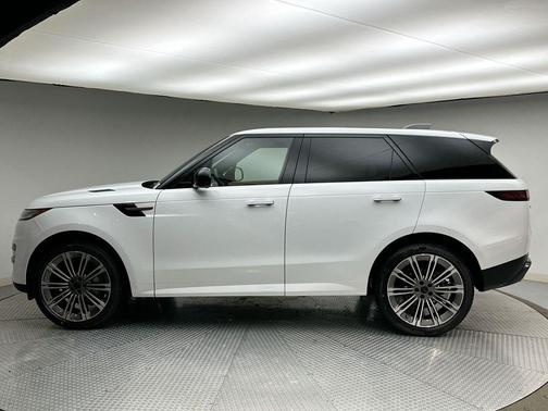 2026 Land Rover Range Rover Sport SE
