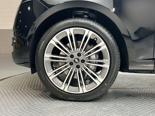 2025 Land Rover Range Rover P400 SE