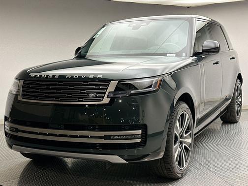 Belgravia Green Metallic 2026 Land Rover Range Rover SE