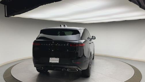 Santorini Black Metallic 2026 Land Rover Range Rover Sport SE