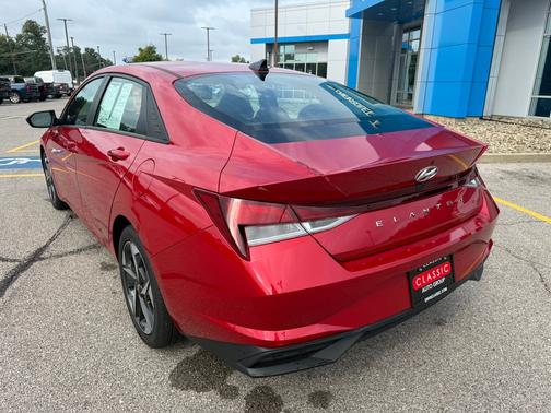 2023 Hyundai ELANTRA SEL