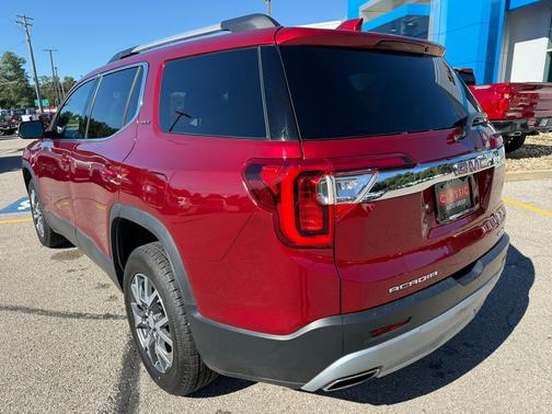 2023 GMC Acadia SLT