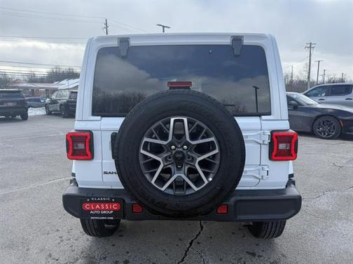 2025 Jeep Wrangler 4-Door Sahara 4x4