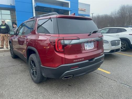 2022 GMC Acadia AWD AT4