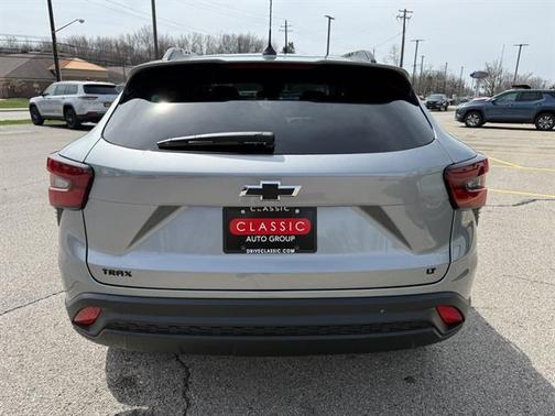 Sterling Gray Metallic 2026 Chevrolet Trax LT