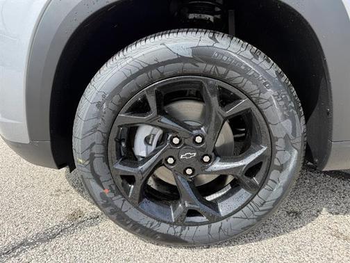 Sterling Gray Metallic 2026 Chevrolet Trax LT