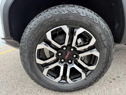 2025 GMC Canyon AT4