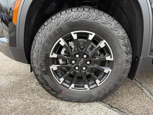 Mosaic Black Metallic 2026 Chevrolet Traverse AWD Z71