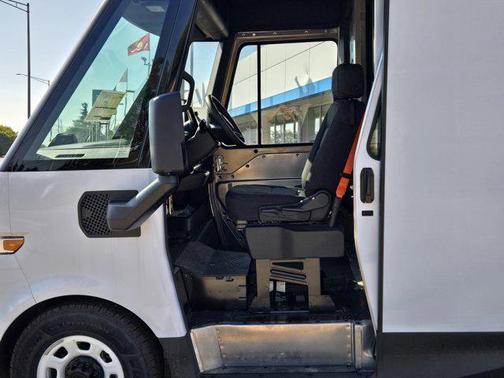 2025 Chevrolet BrightDrop 400 eAWD 400